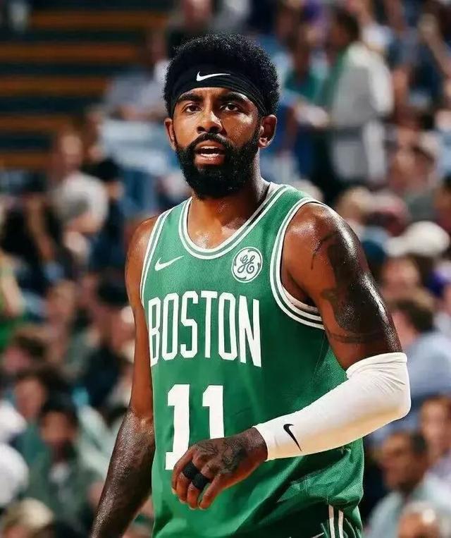 2025年球衣销量：亚马尔力压梅罗排第一；皇萨塔俱乐部前三（2025年球衣销量榜：亚马尔超越梅罗登顶，皇马巴萨塔队包揽俱乐部前三）