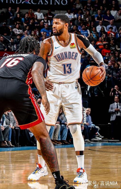 每体：拉菲尼亚没有经纪人也无意离开巴萨，他决心履行完合同（每体：拉菲尼亚无经纪人且无意转会，坚决在巴萨履行合同）