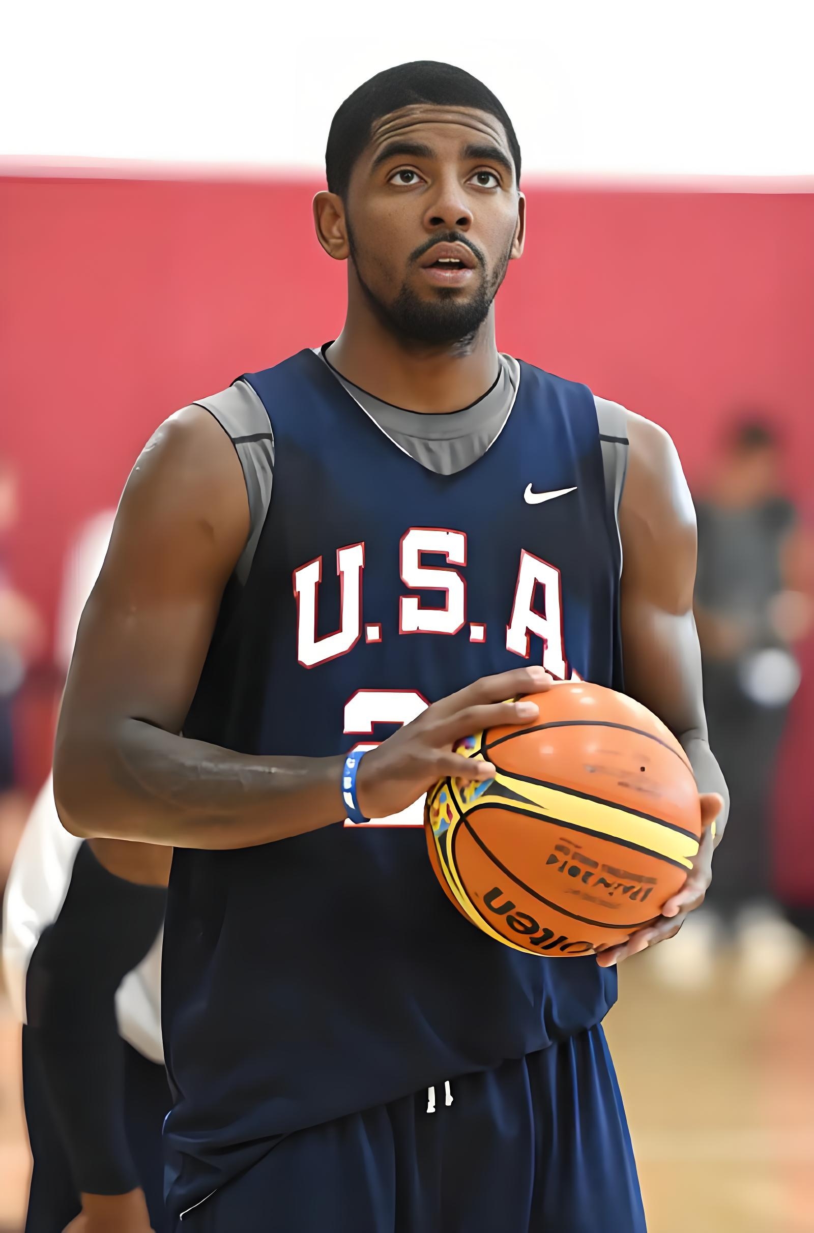 名宿：在我看来莱奥是边锋不是前锋；他配得上米兰10号球衣（名宿：莱奥是边锋而非前锋，配得上米兰10号）