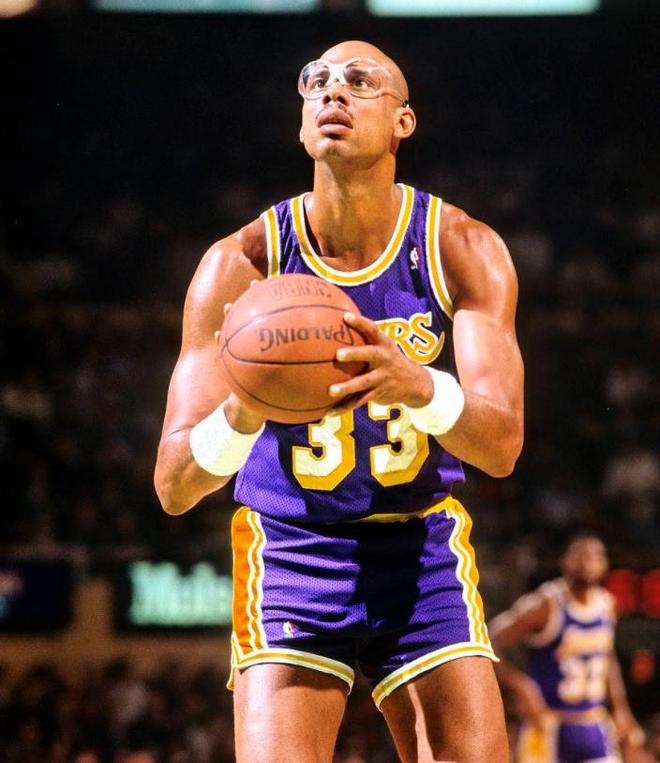 这脚助攻是天赋溢出的那种（这记助攻，天赋都要溢出来了）