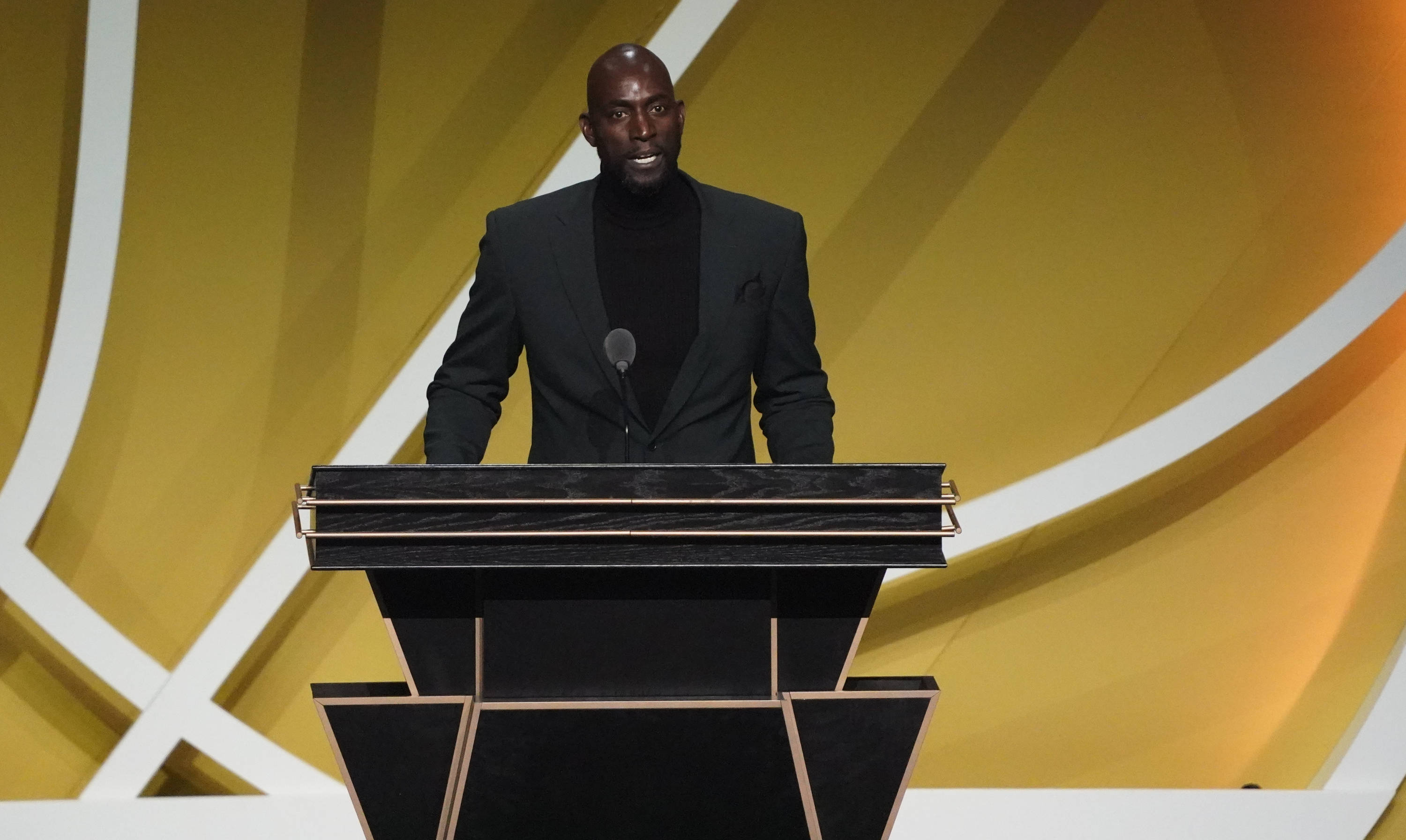 足球世界杯球场建设进入收尾阶段，安全标准升级（足球世界杯球场建设步入收官，安全标准全面升级）