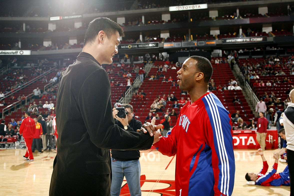 浙江队长比佩尼亚更香！大连别签长约了 弗兰克：首选中超 我的自律与生俱来（弗兰克称首选中超、自律天成；浙江队长力压佩尼亚，大连慎签长约）