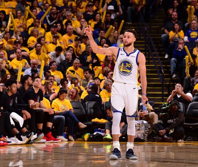 C罗晒与特朗普合照：感谢总统先生的邀请和热情欢迎（C罗分享与特朗普合影：感谢总统的邀请与热情接待）