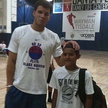 瑞典超保级附加赛被迫四次中断，球迷燃放烟火致人造草皮起火（球迷燃放烟花引发人造草皮起火，瑞典超保级附加赛四度被迫中断）